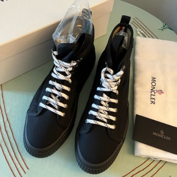New In Box 100% Authentic Moncler Men Shoes Achard Black EU Size 43 - Picture 1 of 8